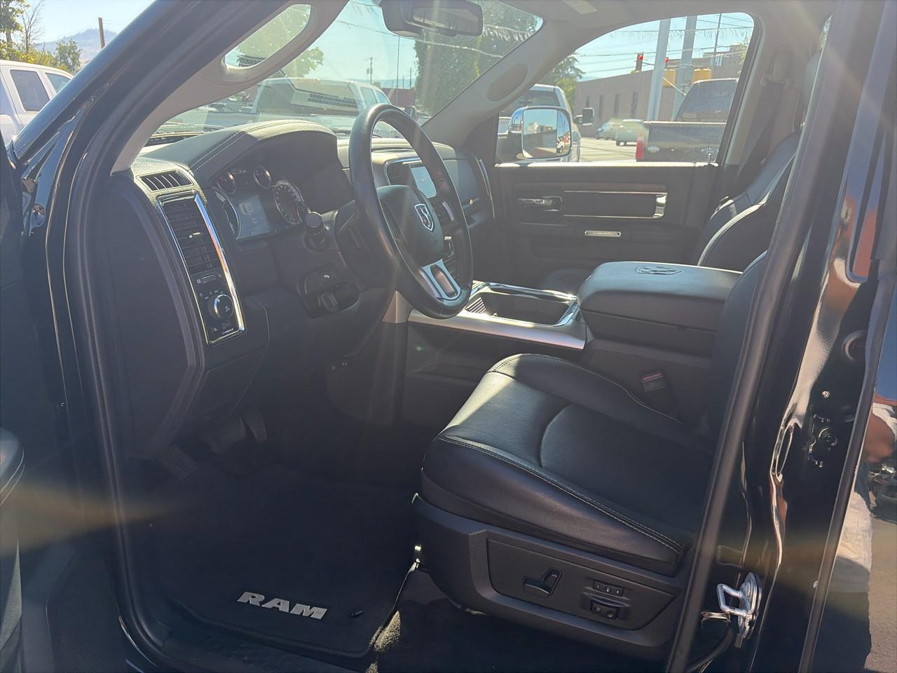RAM 1500 Laramie Crew Cab LWB 4WD 2016