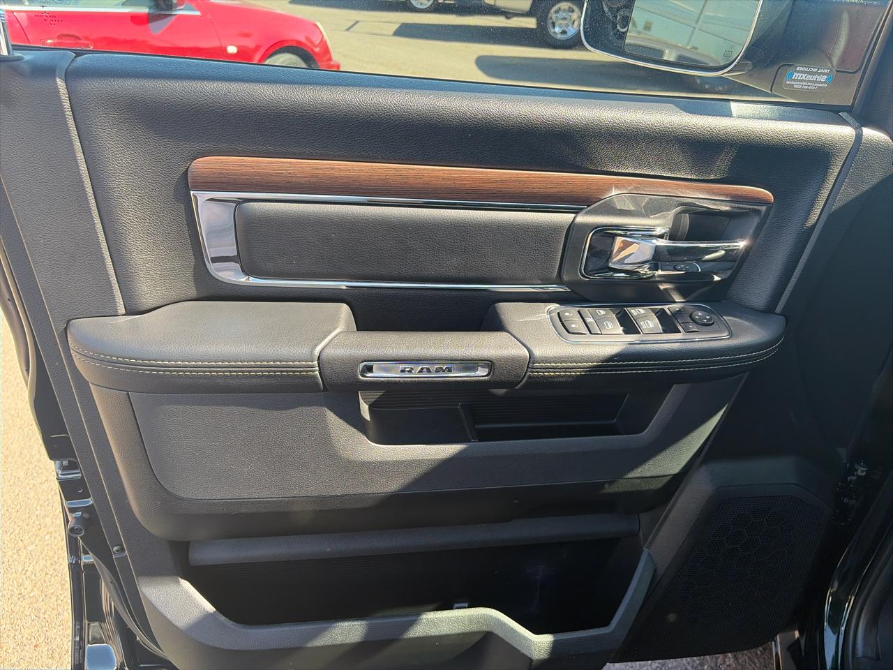 RAM 1500 Laramie Crew Cab LWB 4WD 2016