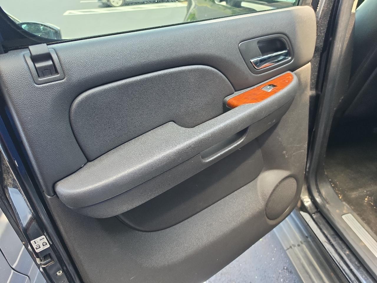 Chevrolet Suburban  2008