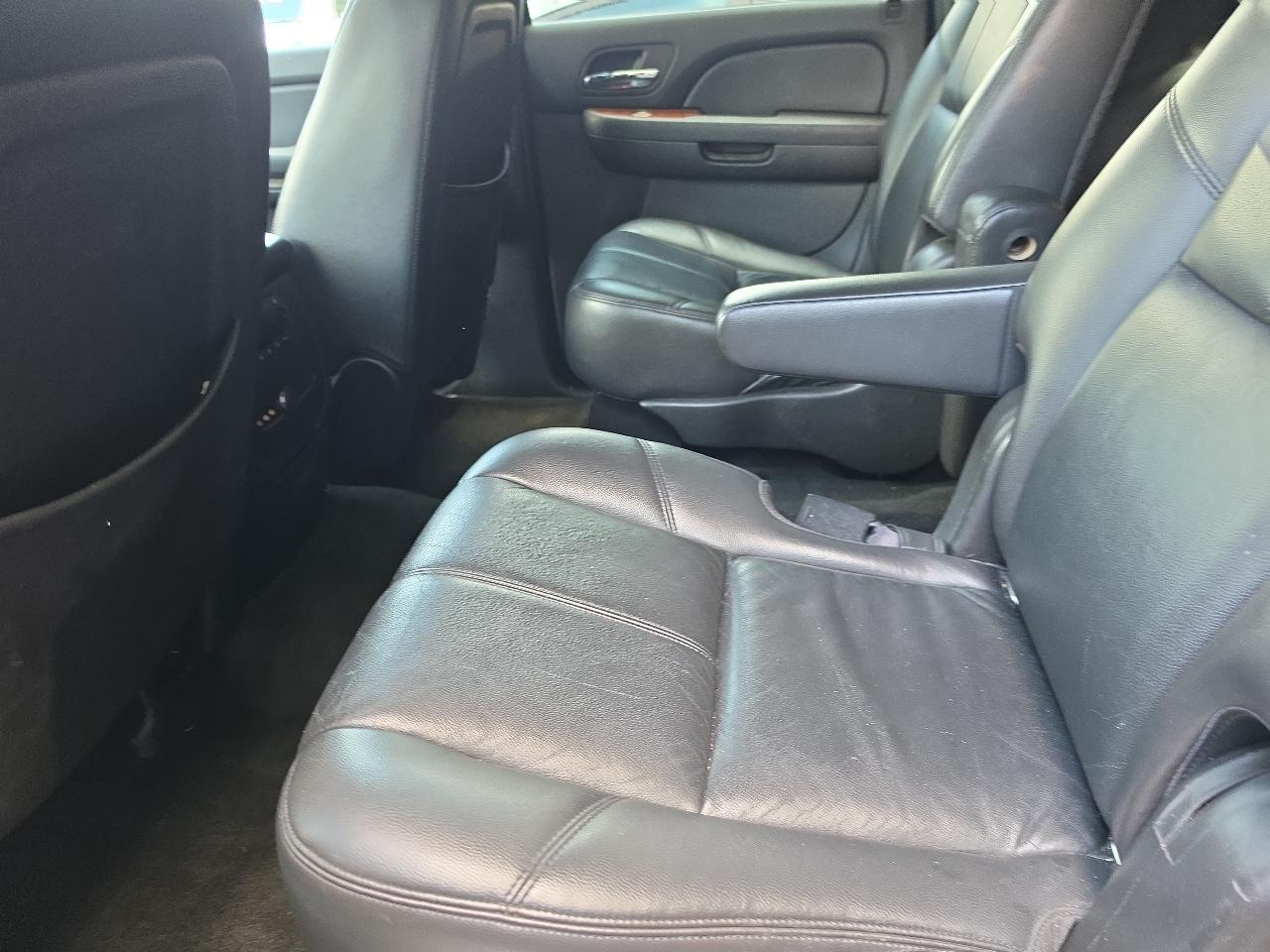 Chevrolet Suburban  2008