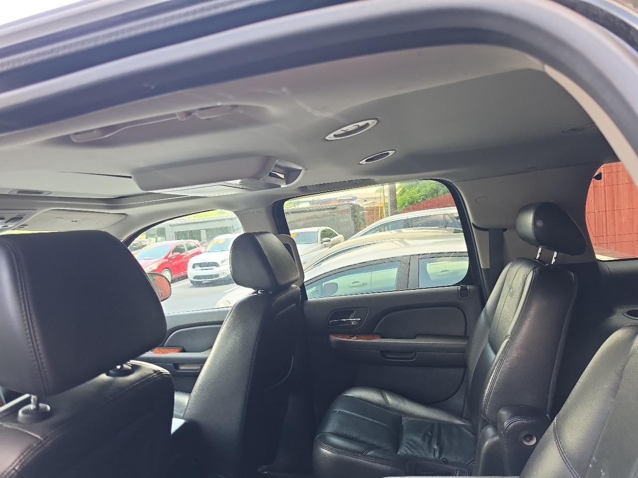Chevrolet Suburban  2008