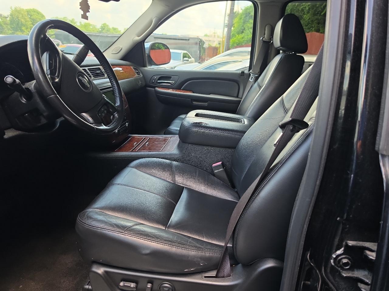 Chevrolet Suburban  2008