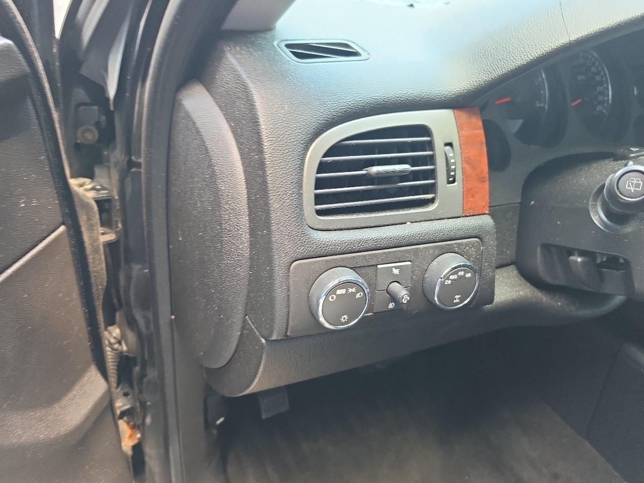 Chevrolet Suburban  2008