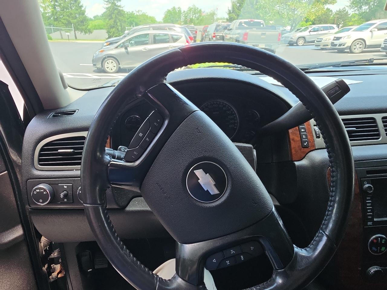 Chevrolet Suburban  2008