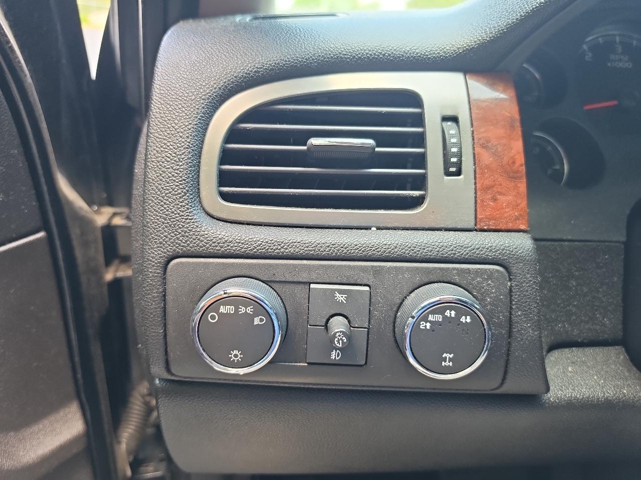 Chevrolet Suburban  2008