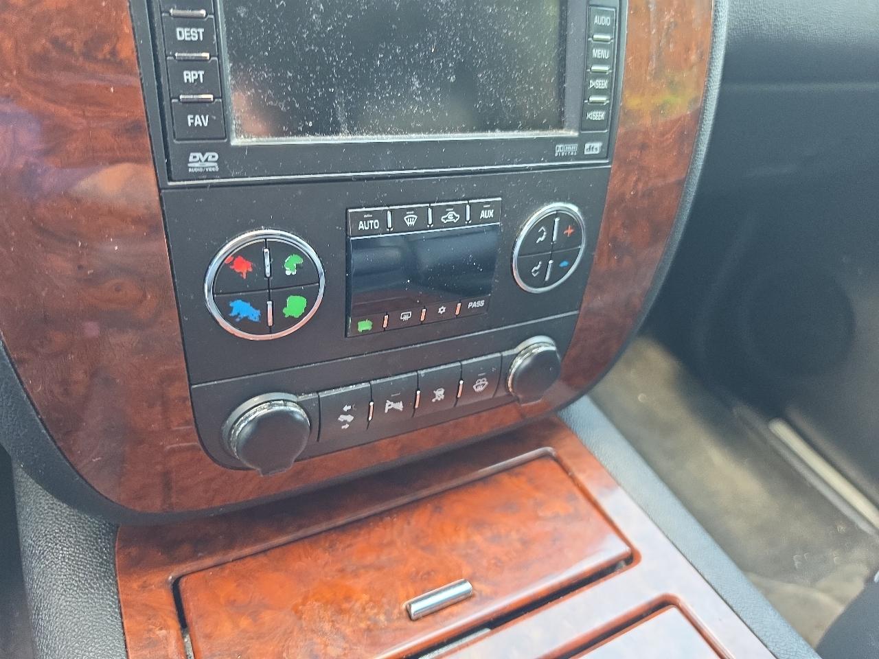 Chevrolet Suburban  2008