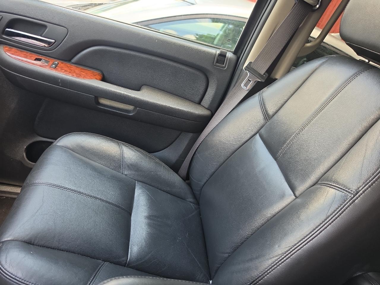 Chevrolet Suburban  2008