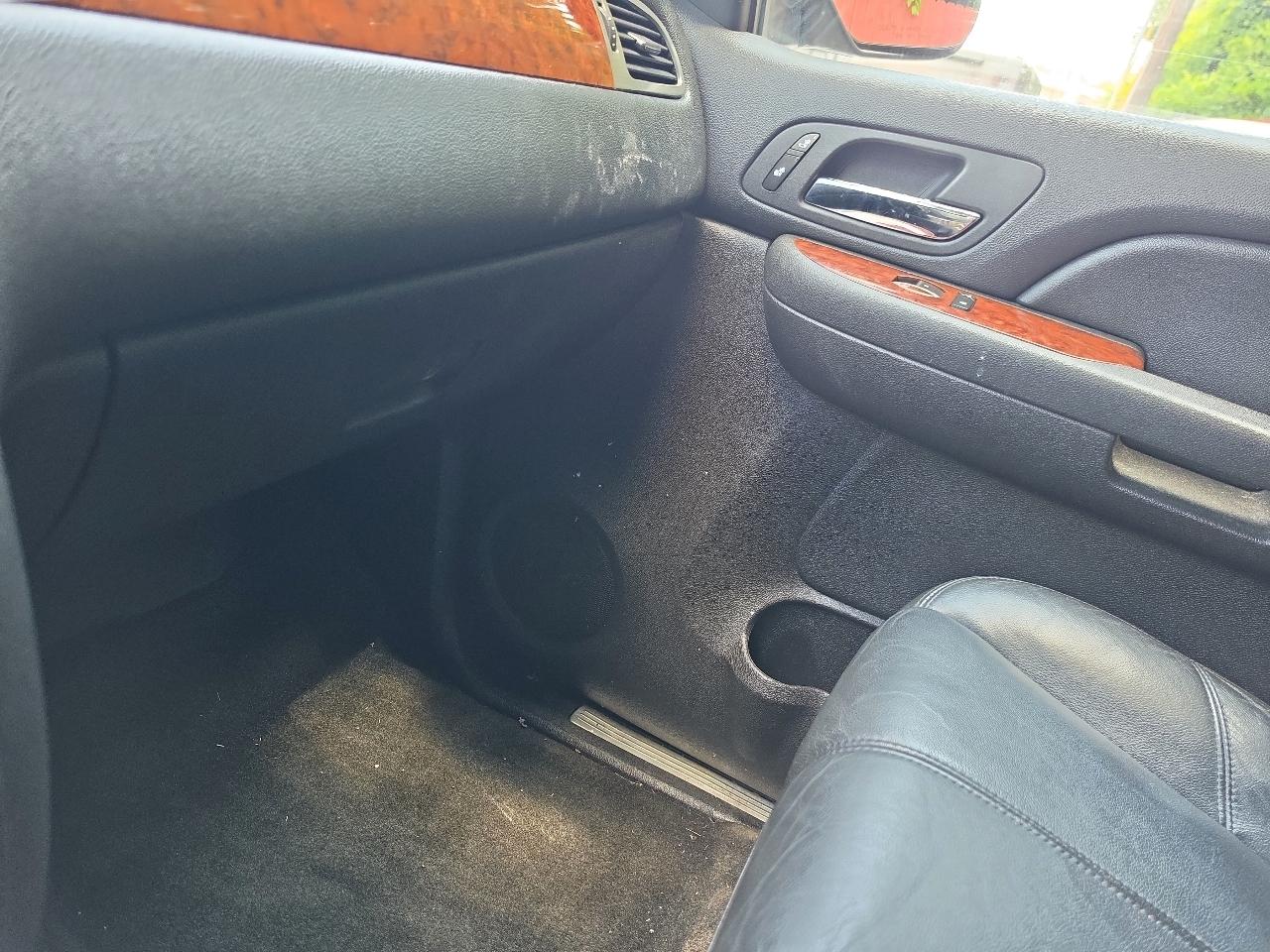Chevrolet Suburban  2008