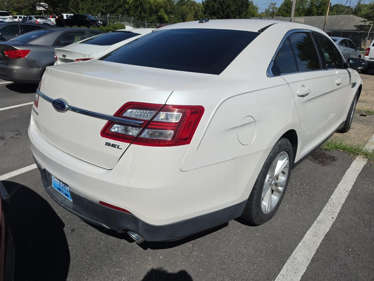 Ford Taurus  2014
