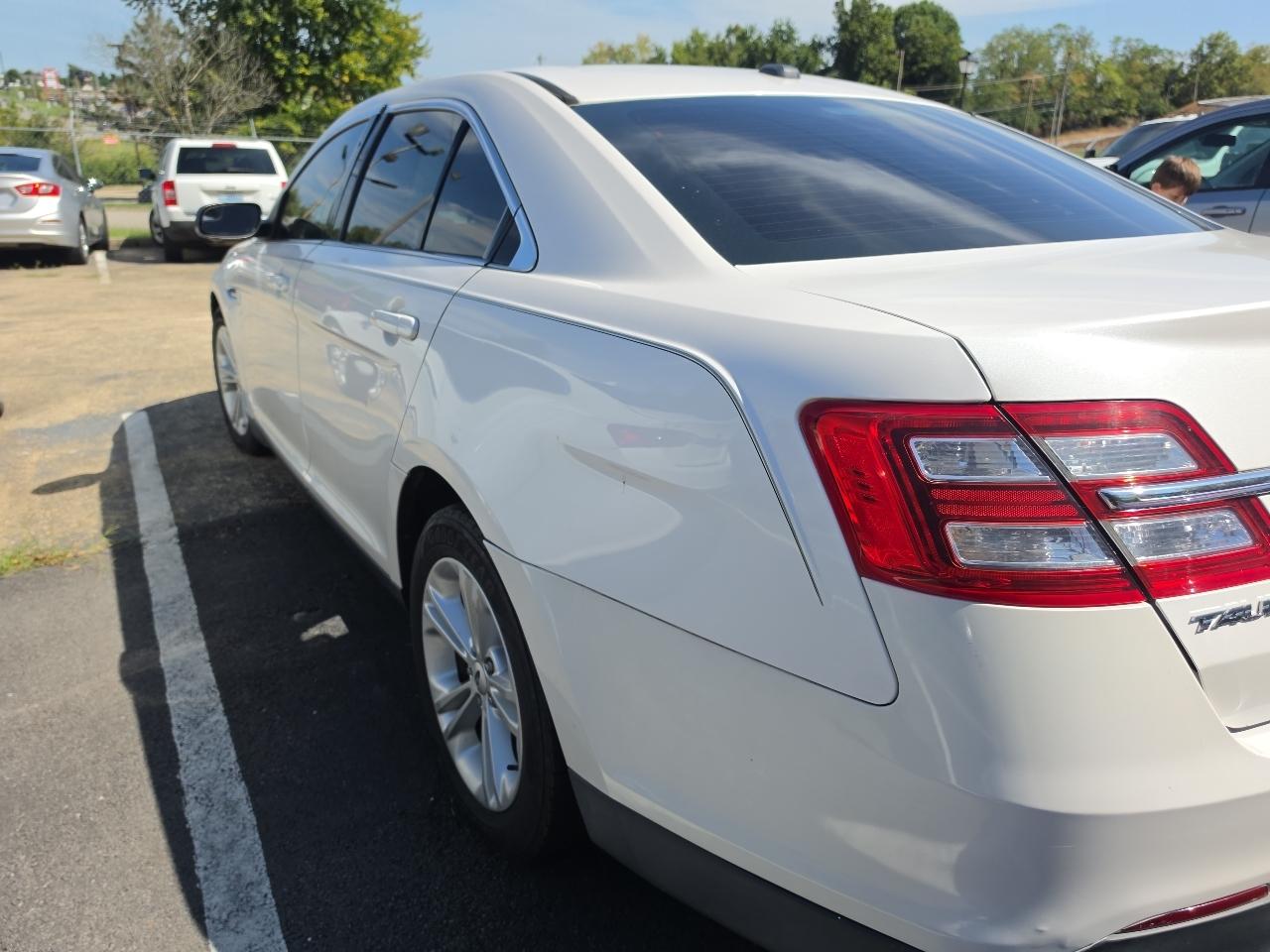 Ford Taurus  2014