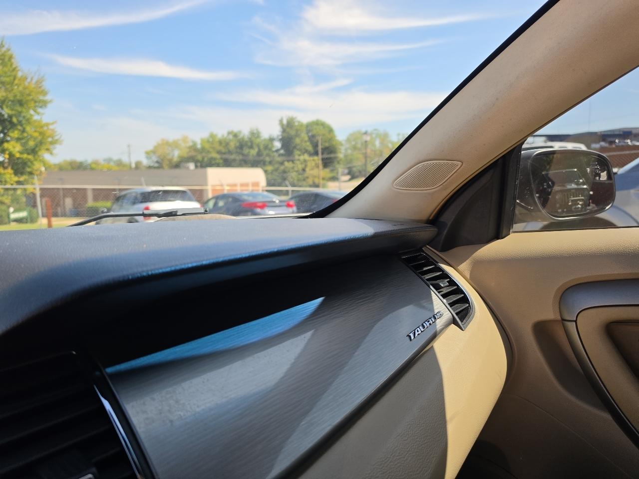 Ford Taurus  2014
