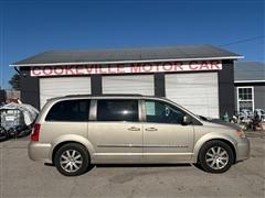 2013 Chrysler Town & Country 