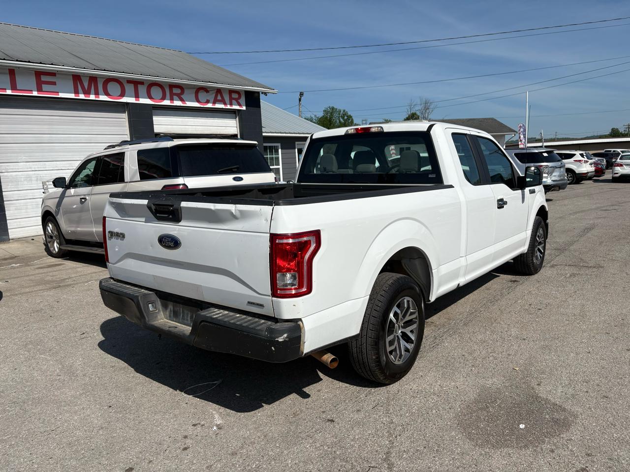 Ford F-150 2WD Reg Cab 122.5" XL 2015
