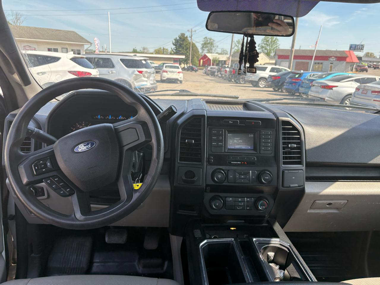 Ford F-150 2WD Reg Cab 122.5" XL 2015