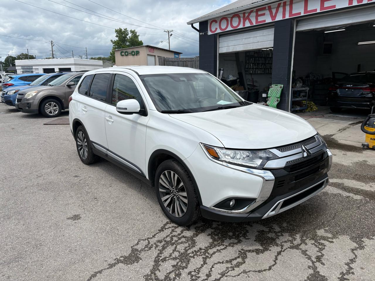 Mitsubishi Outlander  2020