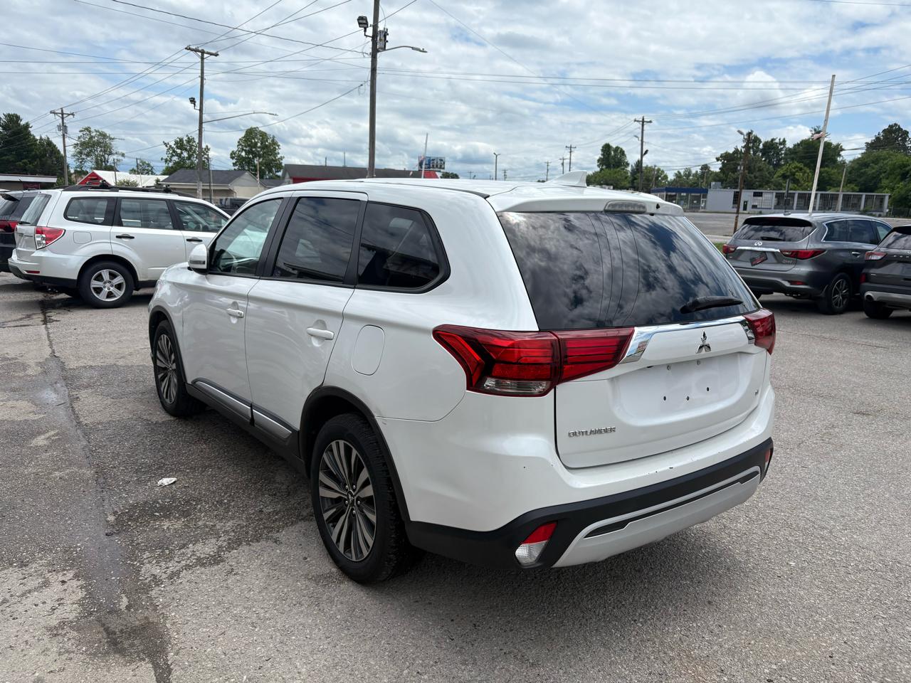 Mitsubishi Outlander  2020
