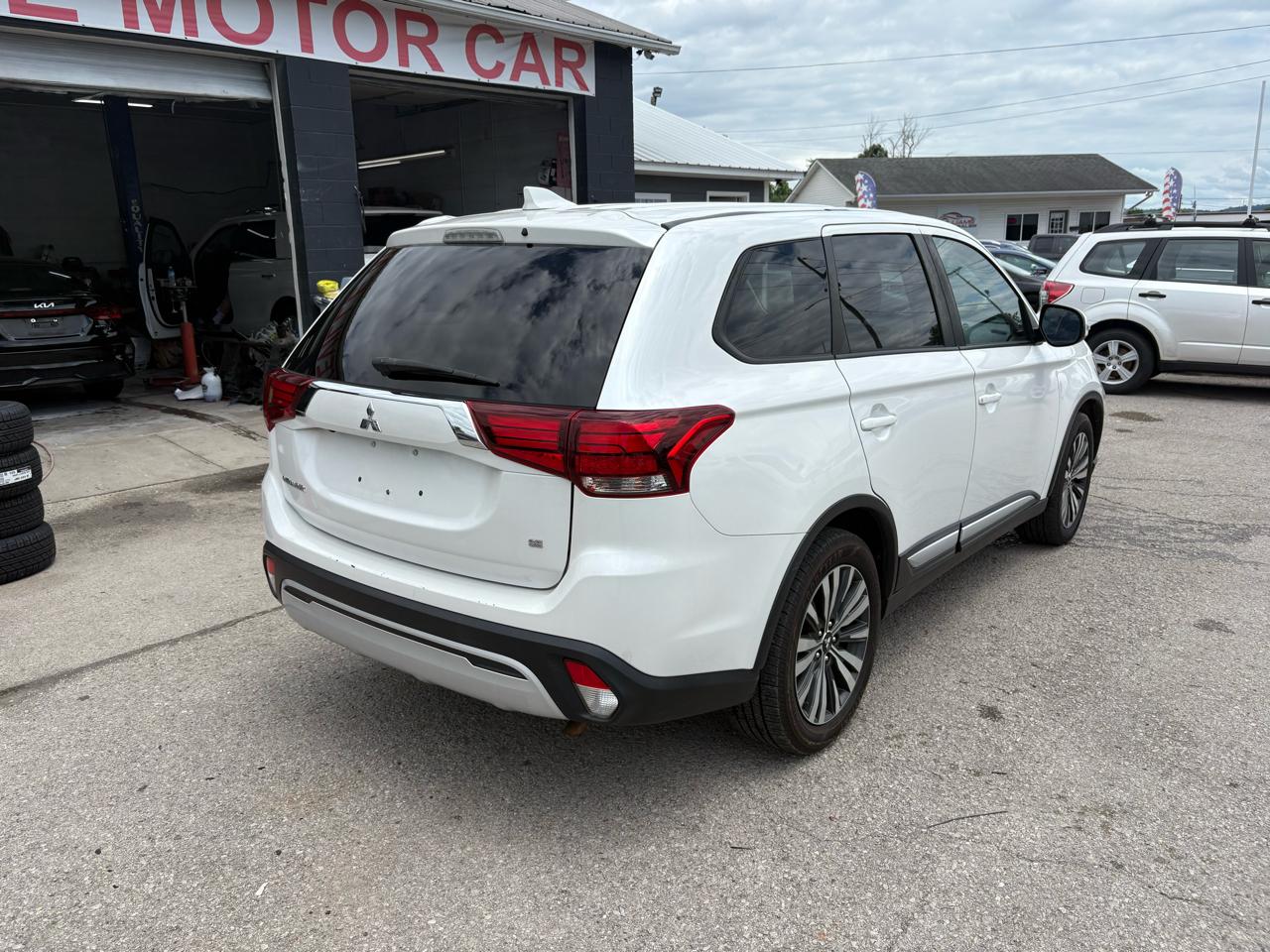 Mitsubishi Outlander  2020