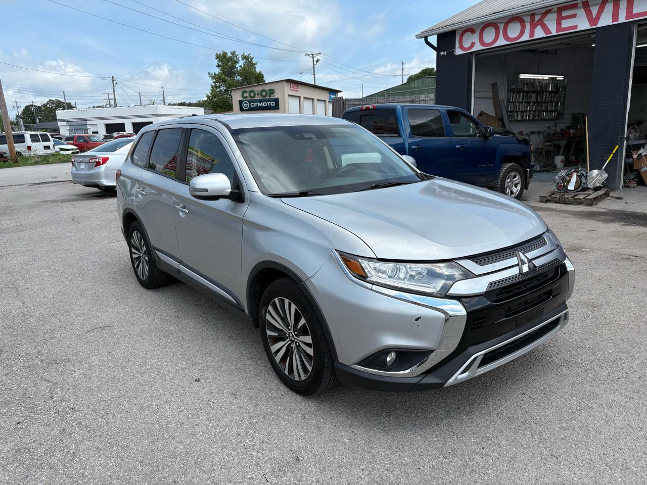 Mitsubishi Outlander  2020