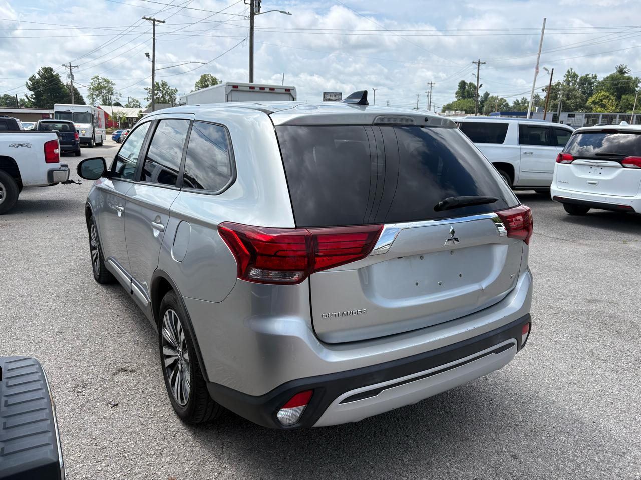 Mitsubishi Outlander  2020