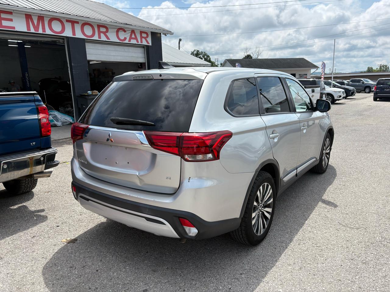 Mitsubishi Outlander  2020