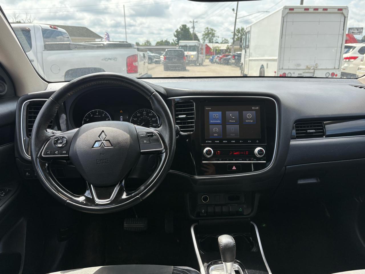 Mitsubishi Outlander  2020