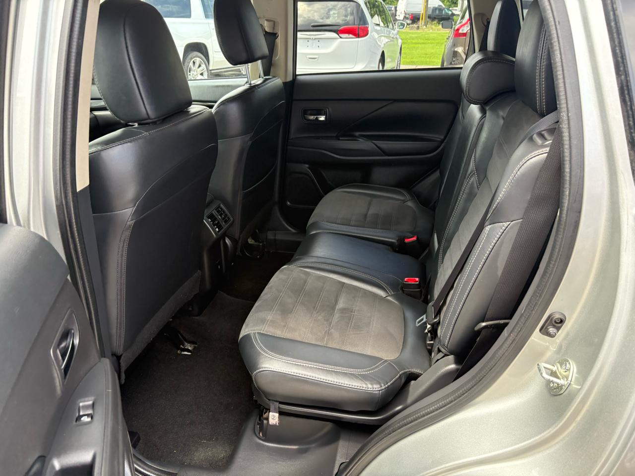 Mitsubishi Outlander  2020