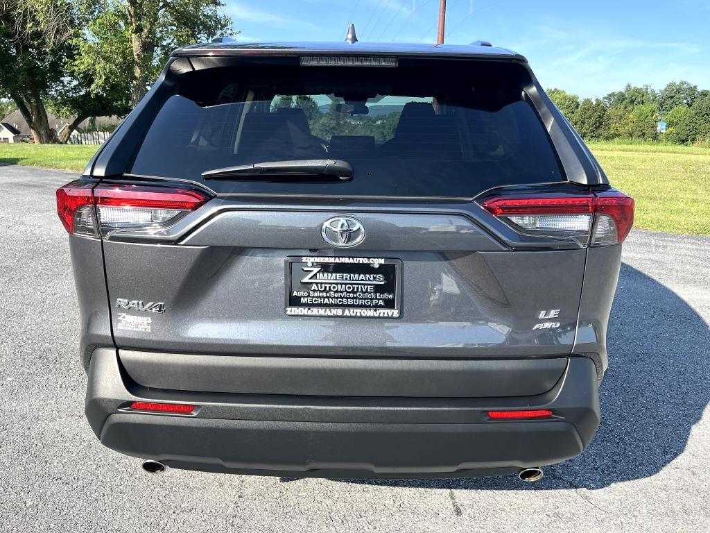 2021 Toyota RAV4 LE photo 3