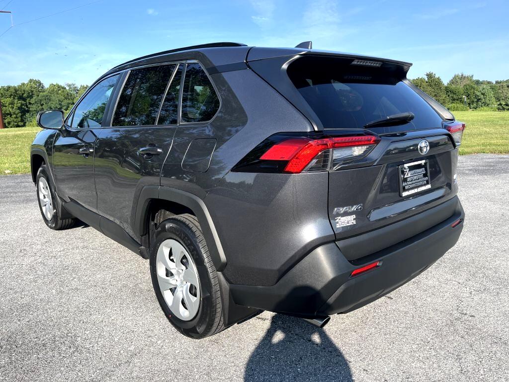 2021 Toyota RAV4 LE photo 4