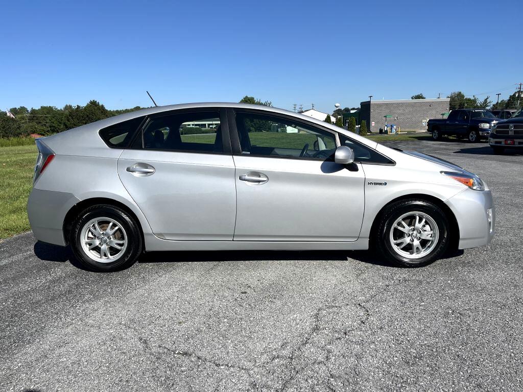 2010 Toyota Prius photo 2