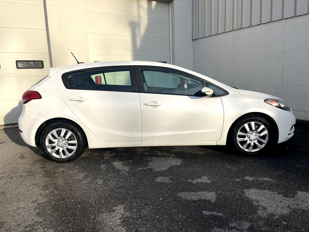 Kia Forte 5-Door  2016