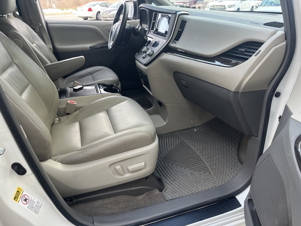 Toyota Sienna  2015