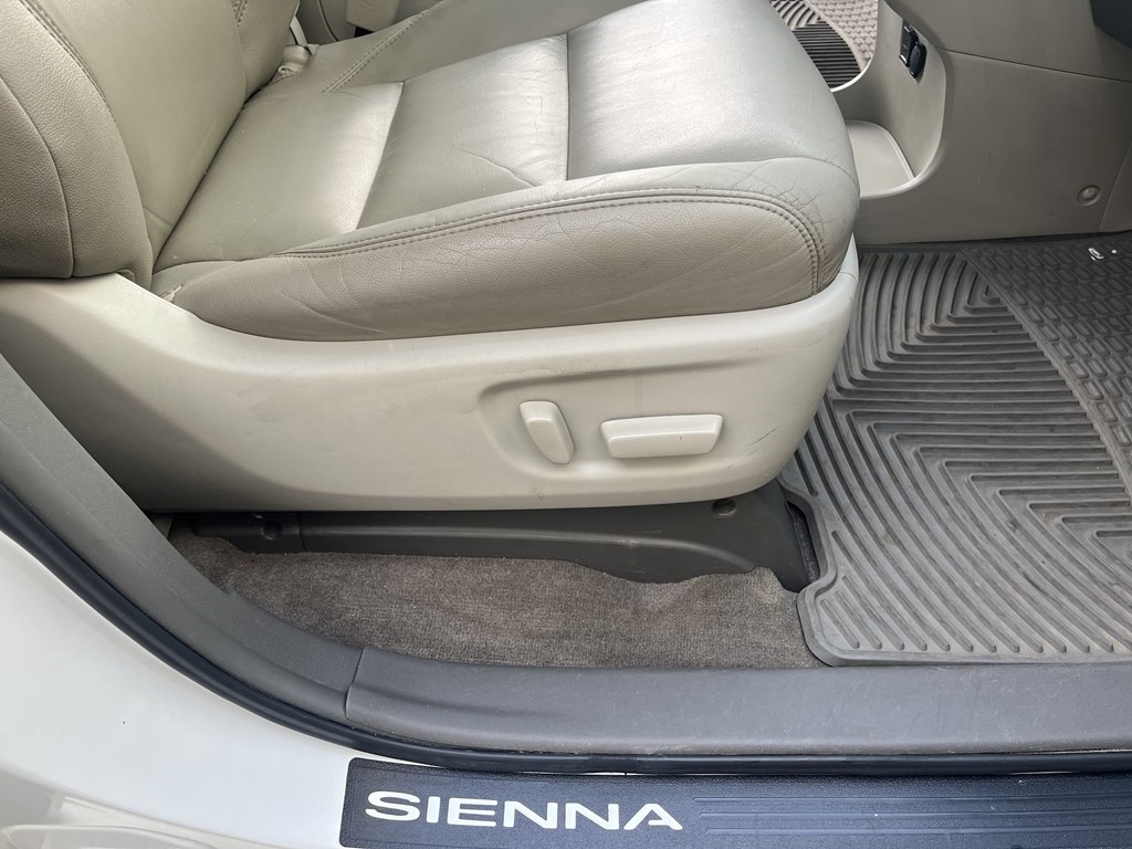 Toyota Sienna  2015