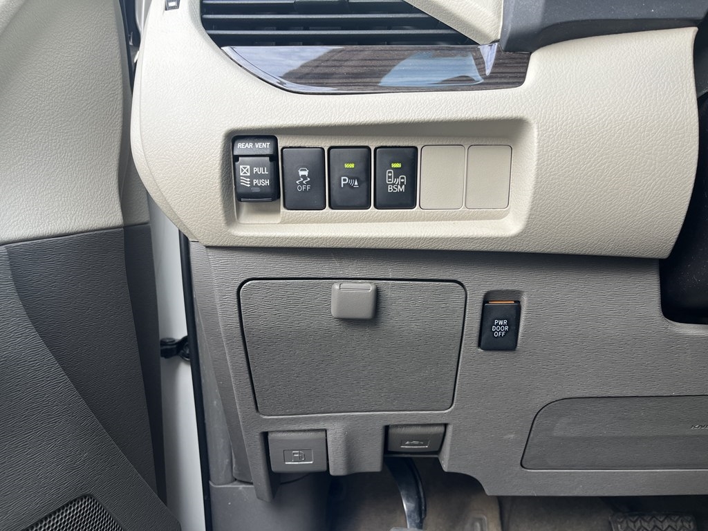 Toyota Sienna  2015