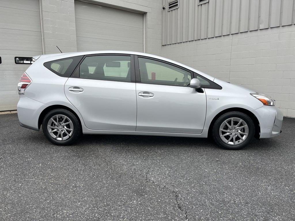 Toyota Prius V  2015