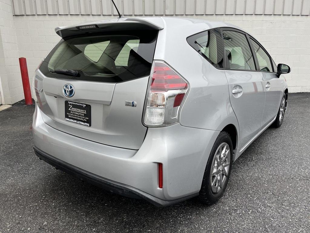 Toyota Prius V  2015