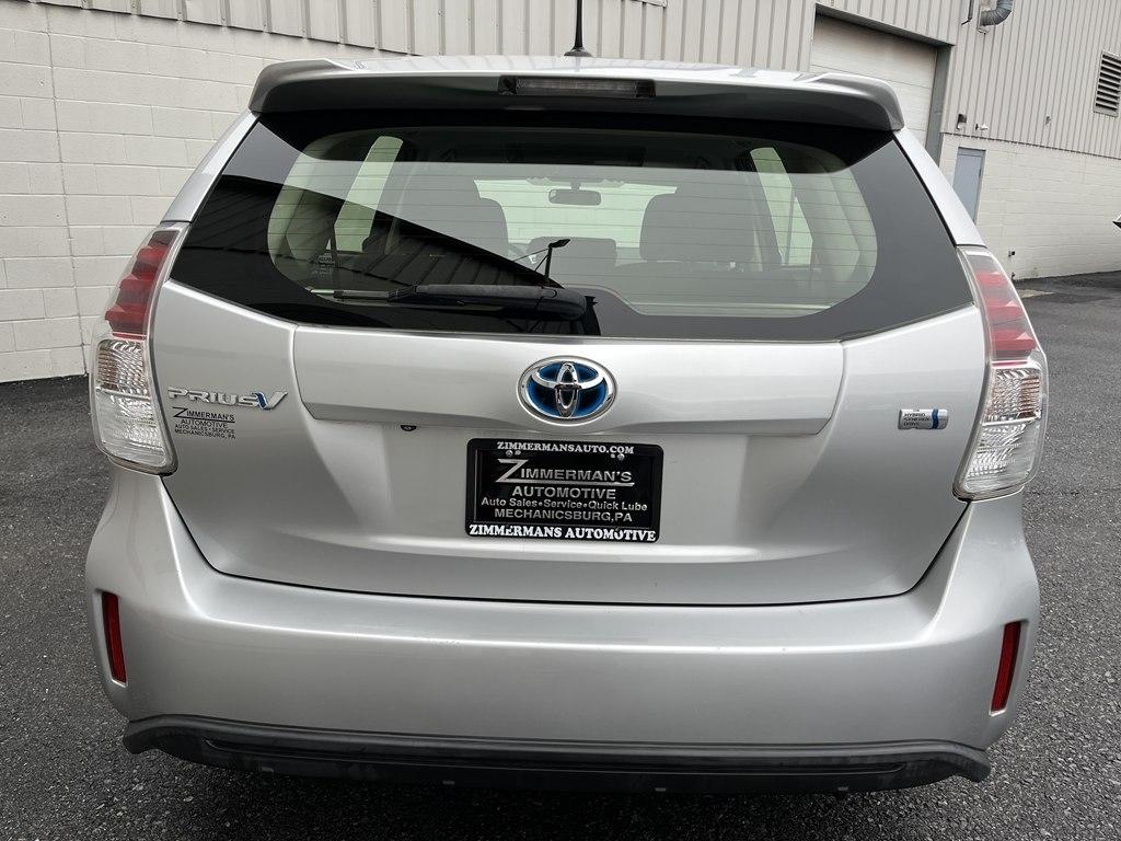 Toyota Prius V  2015