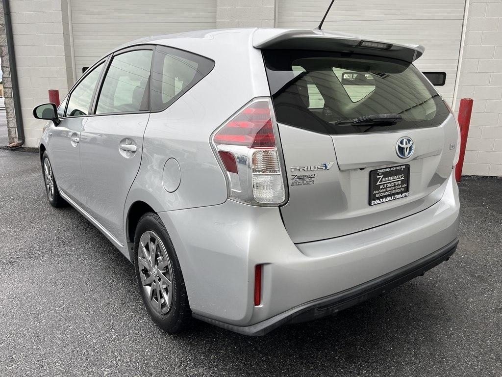 Toyota Prius V  2015
