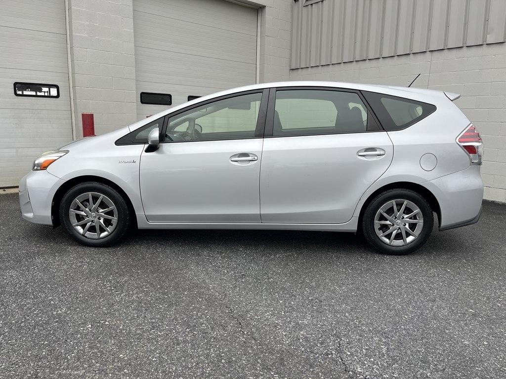 Toyota Prius V  2015
