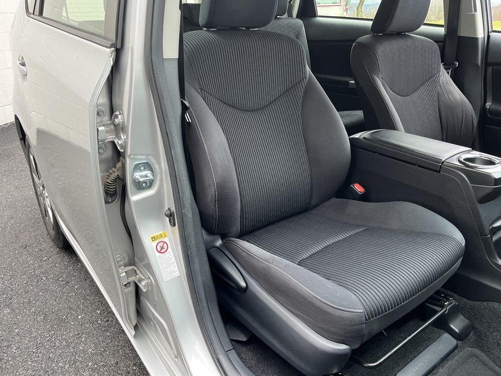 Toyota Prius V  2015