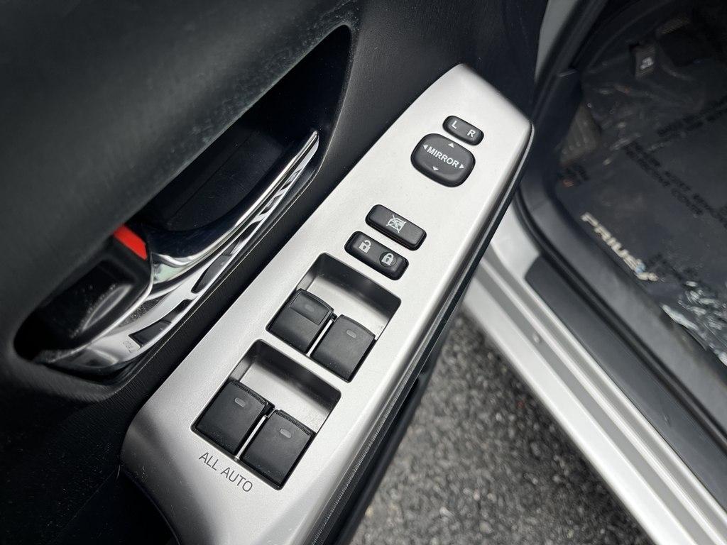 Toyota Prius V  2015