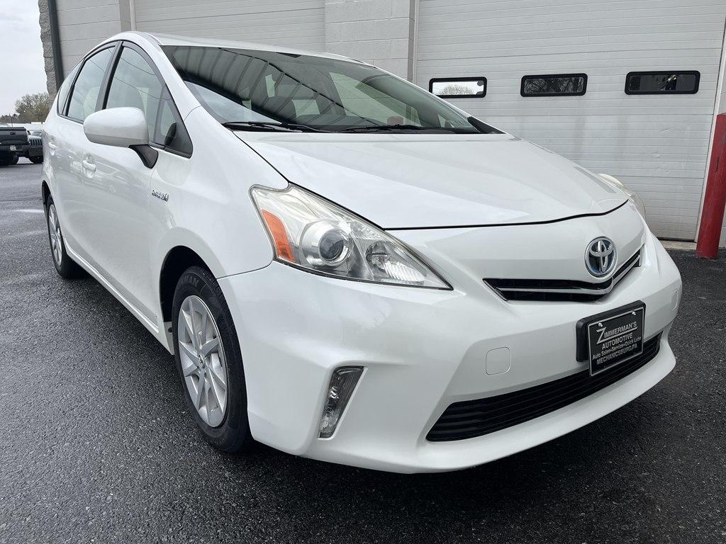 Toyota Prius V  2013