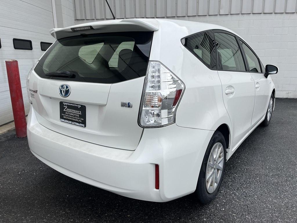 Toyota Prius V  2013