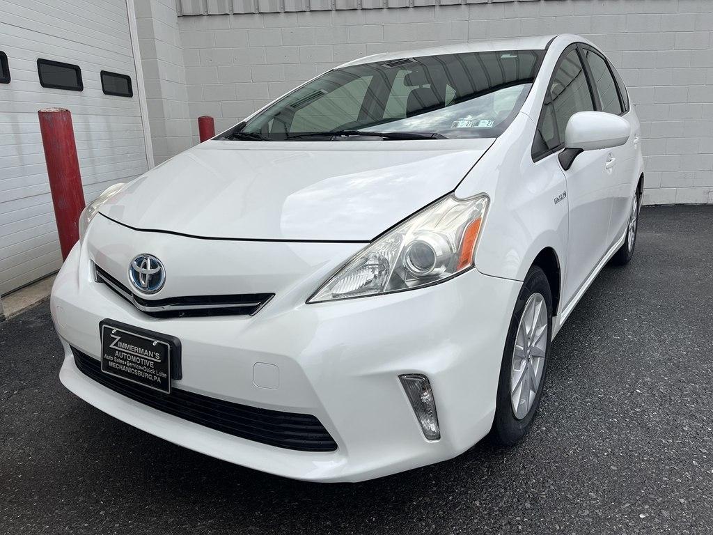 Toyota Prius V  2013
