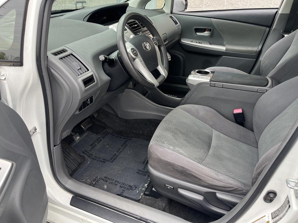 Toyota Prius V  2013