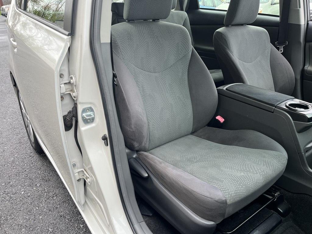 Toyota Prius V  2013