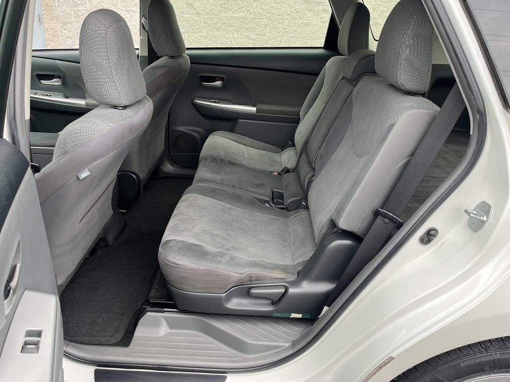 Toyota Prius V  2013