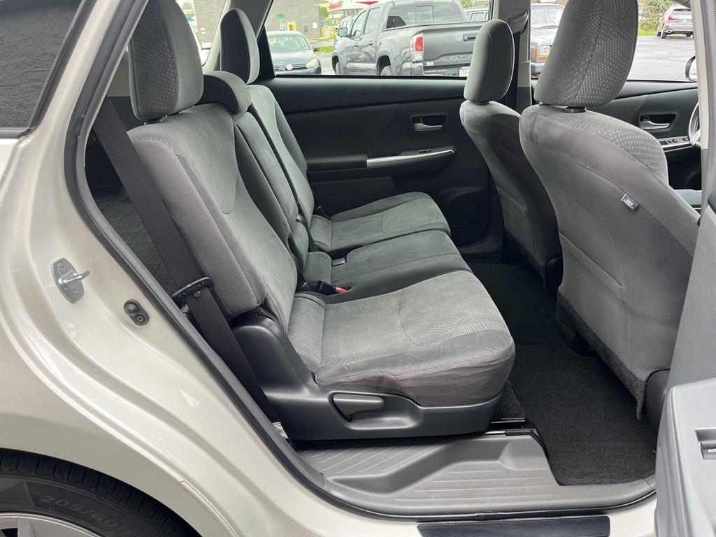 Toyota Prius V  2013