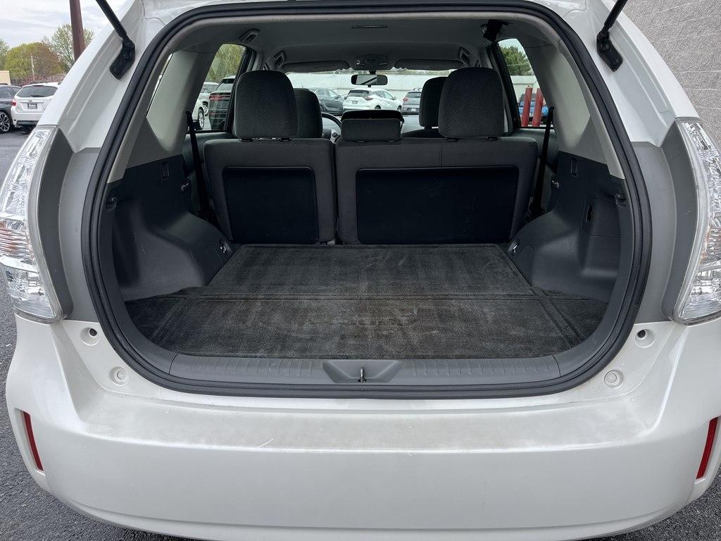 Toyota Prius V  2013