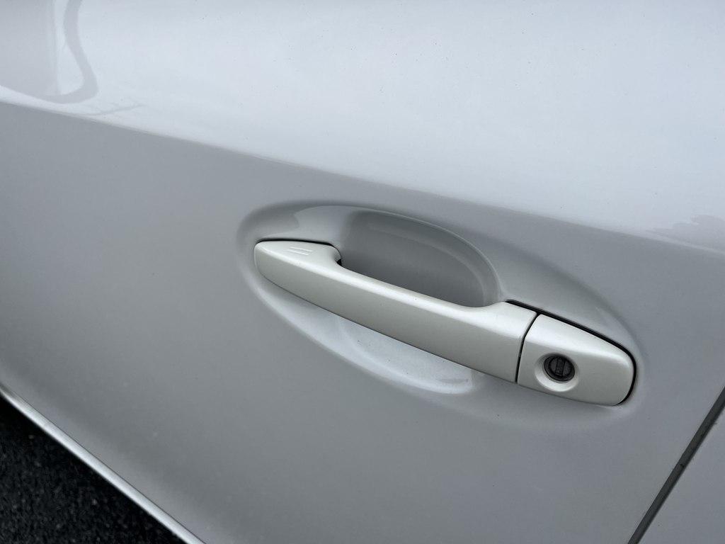 Toyota Prius V  2013