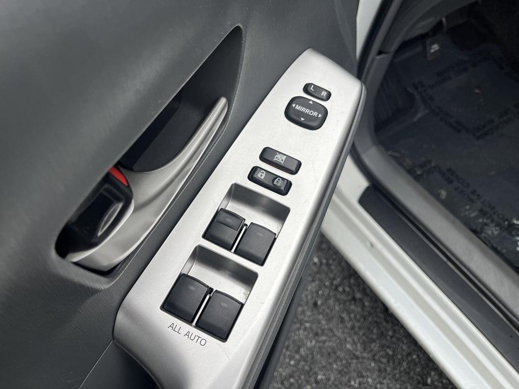 Toyota Prius V  2013